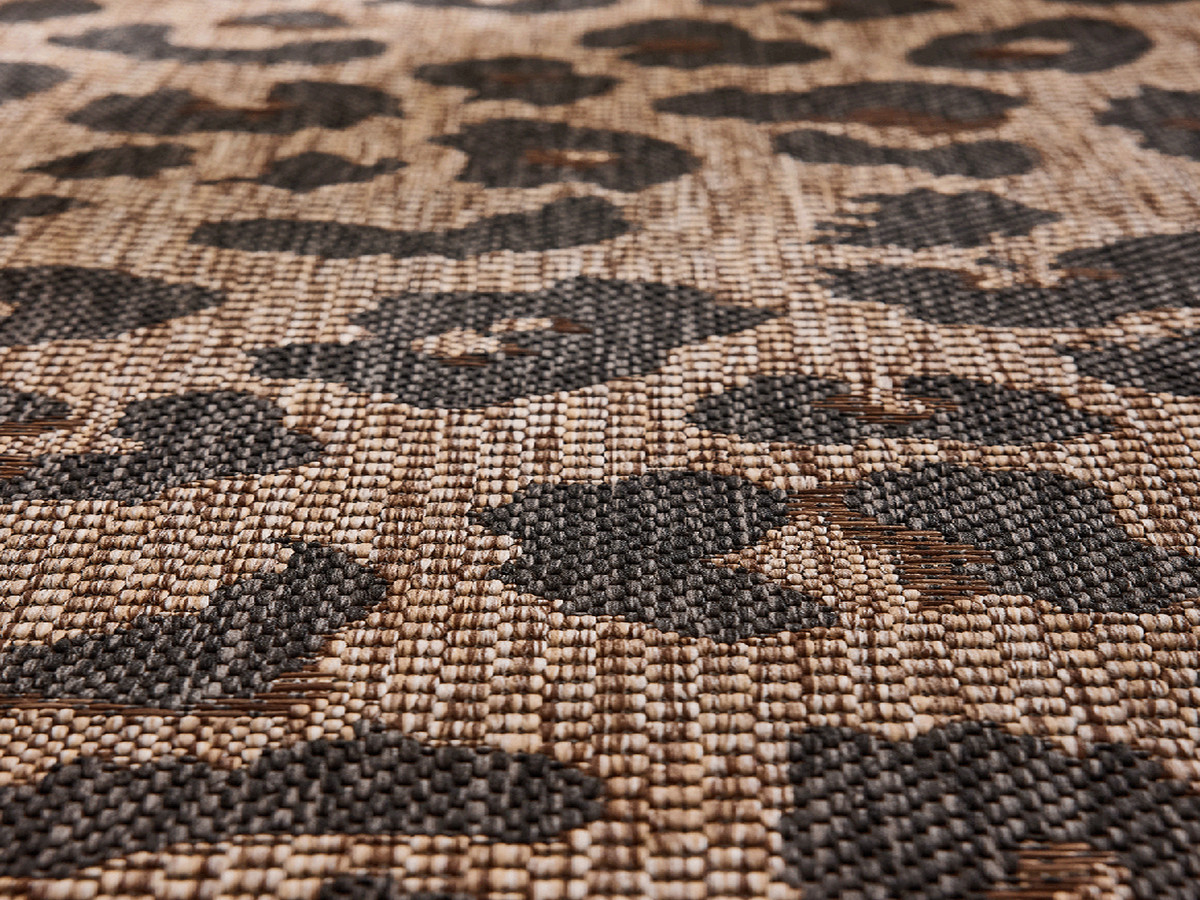 Geweven vloerkleed in de kleur FAUVE met luipaardprint