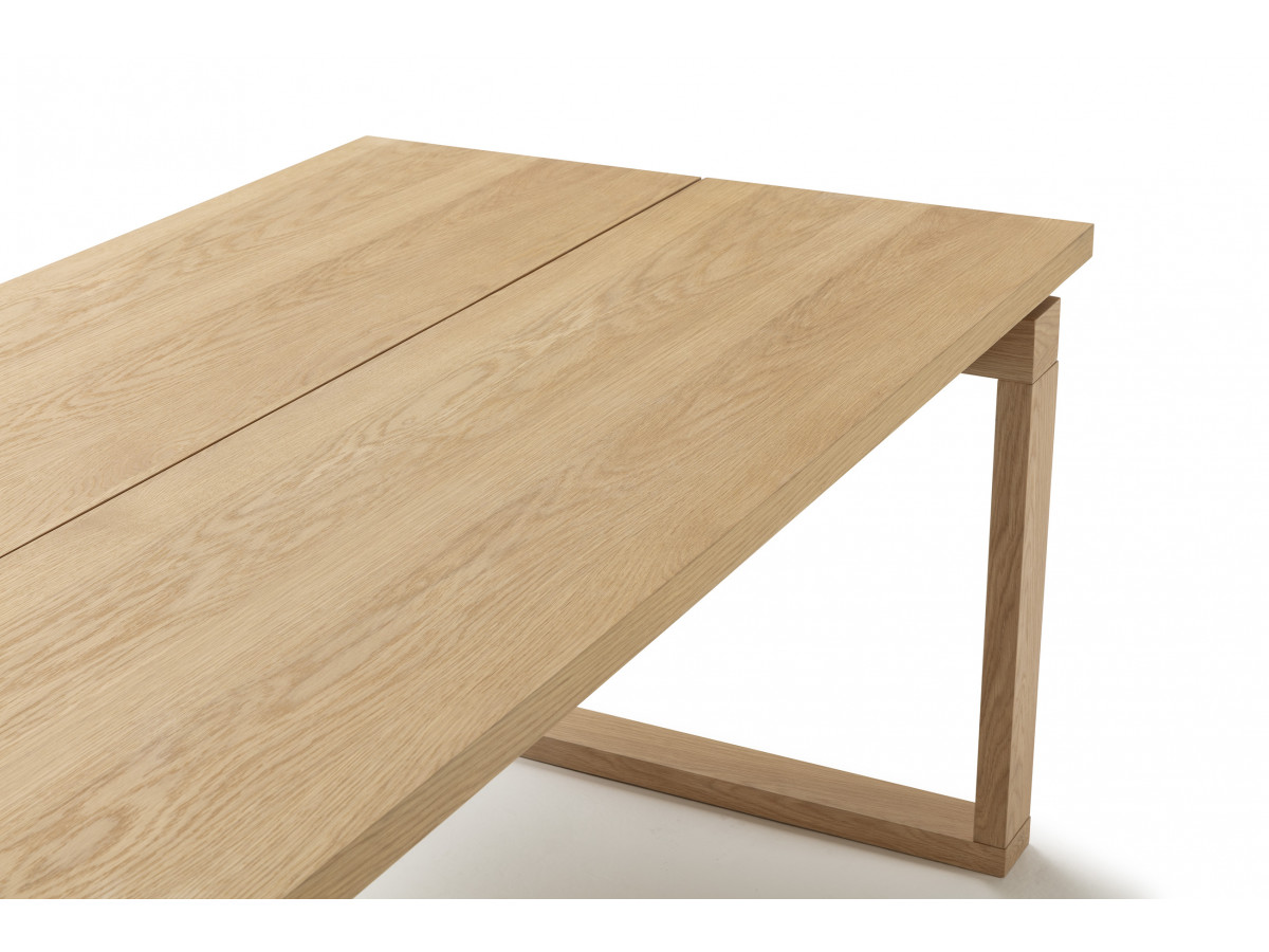 MARIN set eettafel 220 cm in eikenkleur + TANYA stoelen in massief eiken en textuurstof