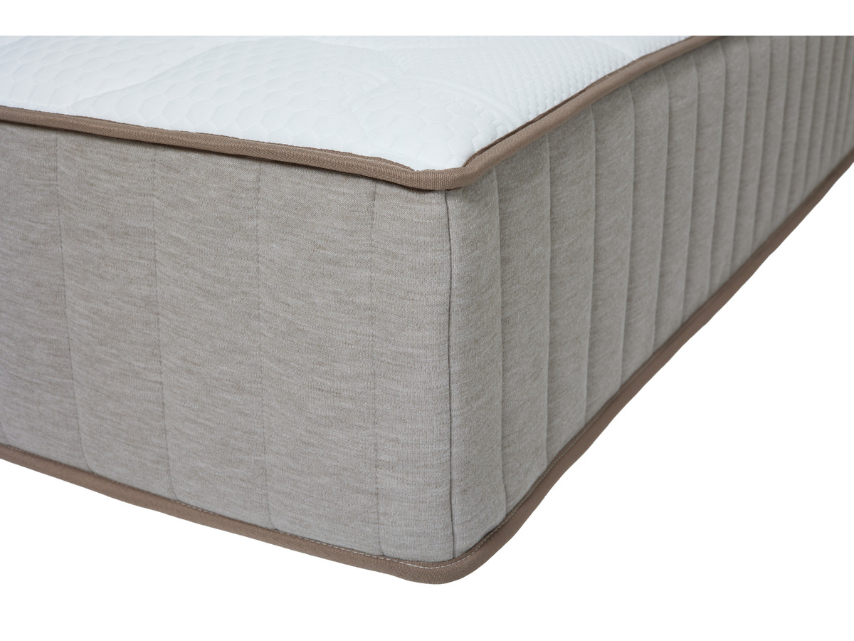 Lit KUMO en 160 x 200 cm, matelas PACO, couette tempérée en 240 x 260 cm RE-DREAM, deux oreillers RE-DREAM en 60 x 60 cm