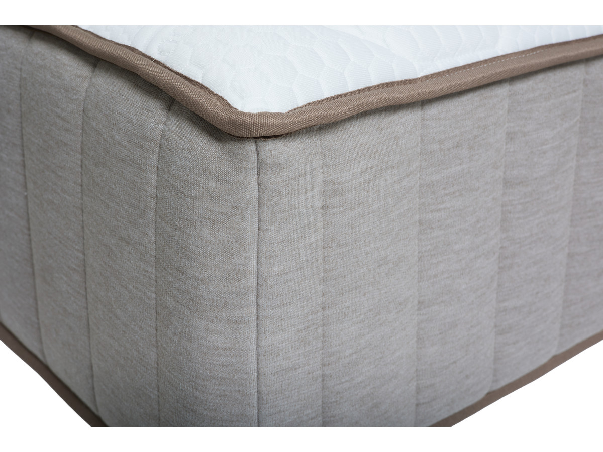 Lit KUMO en 160 x 200 cm, matelas PACO, couette tempérée en 240 x 260 cm RE-DREAM, deux oreillers RE-DREAM en 60 x 60 cm