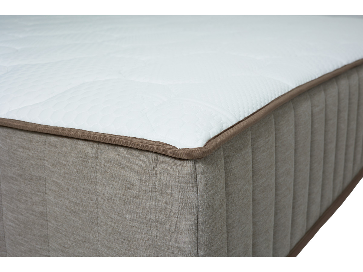 Lit KUMO en 160 x 200 cm, matelas PACO, couette tempérée en 240 x 260 cm RE-DREAM, deux oreillers RE-DREAM en 60 x 60 cm
