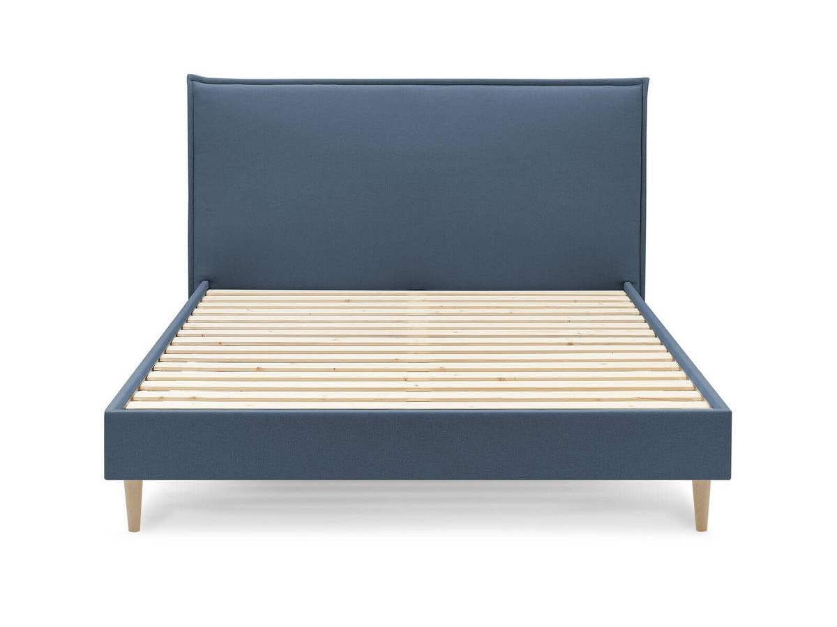SARY bed met massieve lattenbodem en poten van natuurlijk hout