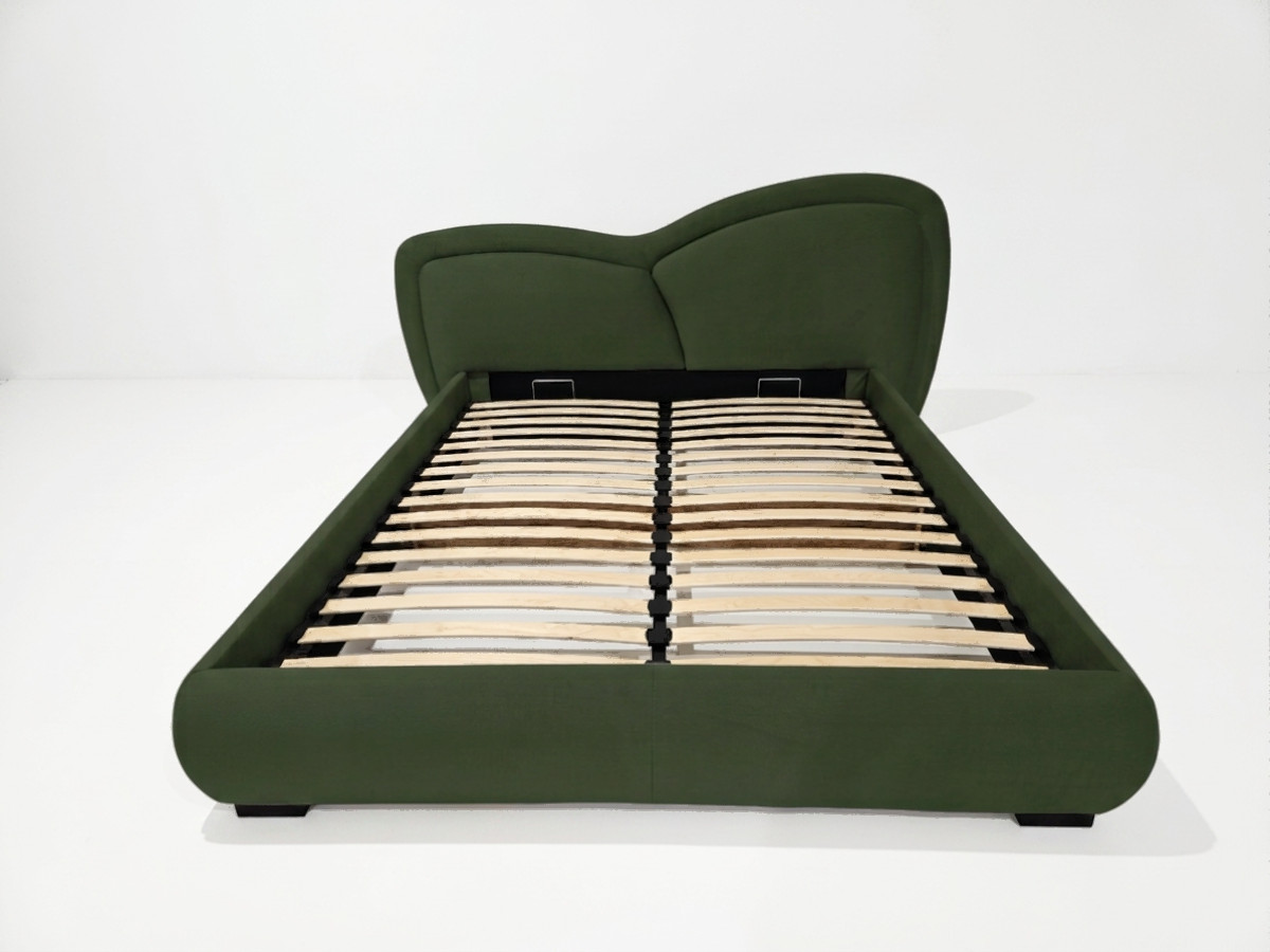Laag bed DANIELA in glad fluweel