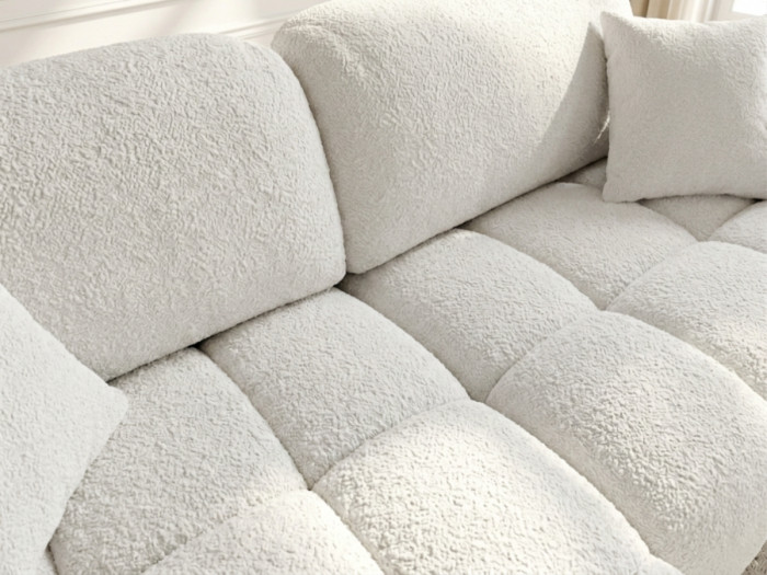 Gros plan texture tissu blanc bouclette du canapé Madison avec coutures.