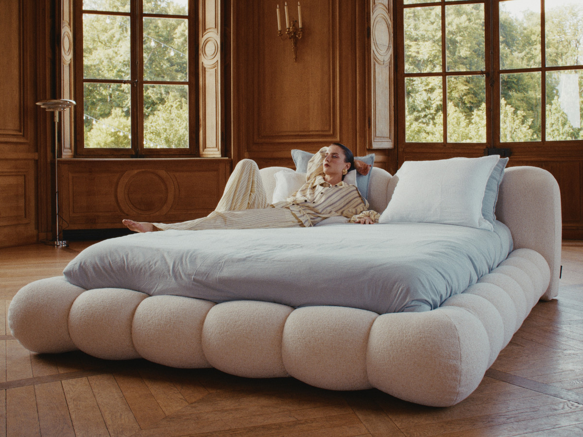 Laag bed BOBBY in gemêleerde stof
