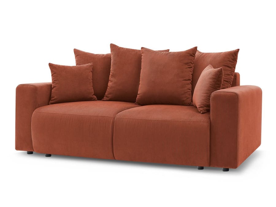 Canapé Envy en tissu rouge terracotta, vu de face sur fond blanc uni