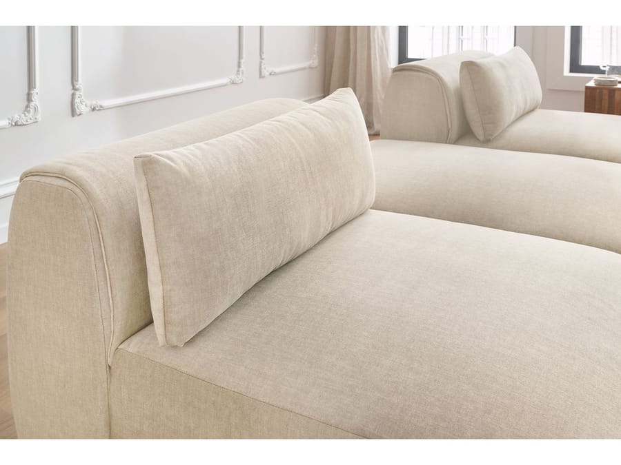 Détail accoudoirs arrondis et coussins canapé Jeanne beige assemblés