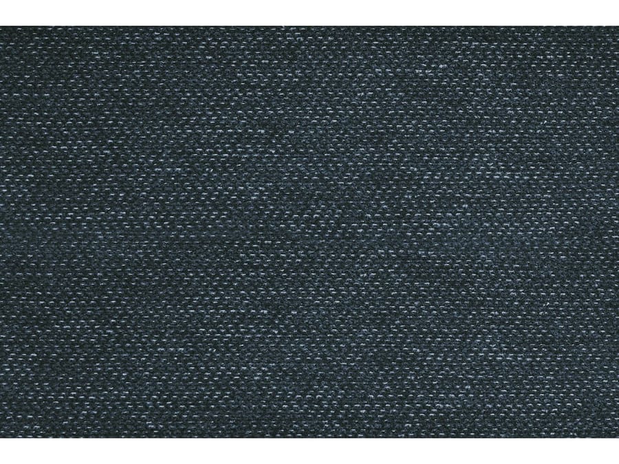 Gros plan d'un tissu bleu foncé à texture chinée, tissé finement, légèrement brillant.