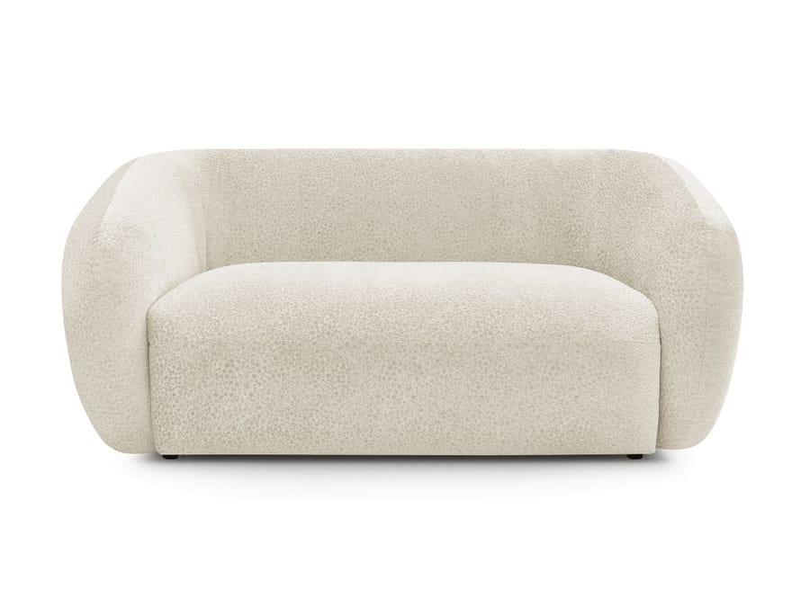 Canapé Celine en tissu beige clair, vue de face sur fond blanc studio.
