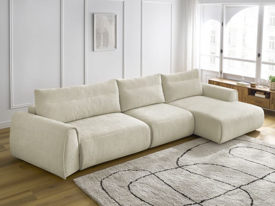 Canapé Aden d'angle beige, vue de trois quarts montrant profondeur et accoudoirs