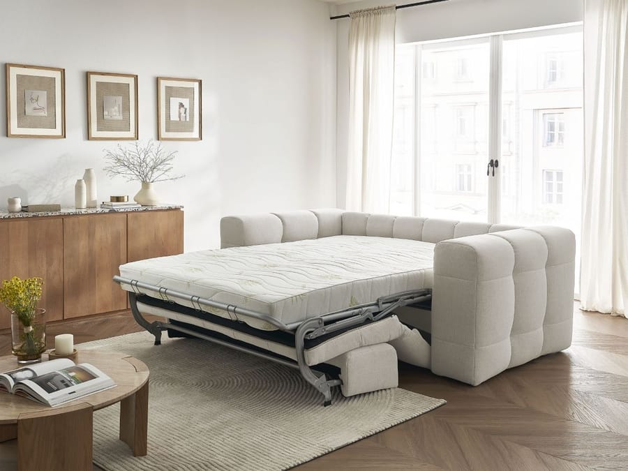 Canapé Cloud convertible lit beige ouvert avec matelas blanc et mécanisme de base visible