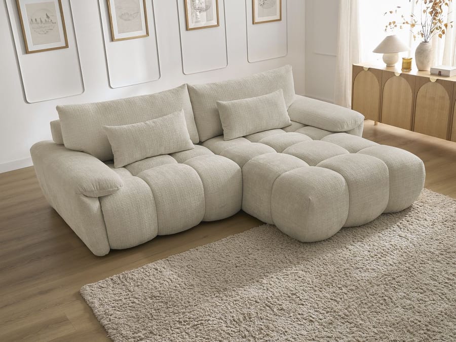 Canapé Ivane d'angle en tissu beige, vue de profil latéral légèrement décalé.