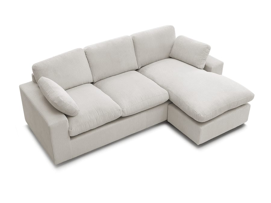 Canapé Belair angle vue trois quarts montrant l'accoudoir rembourré et cushions