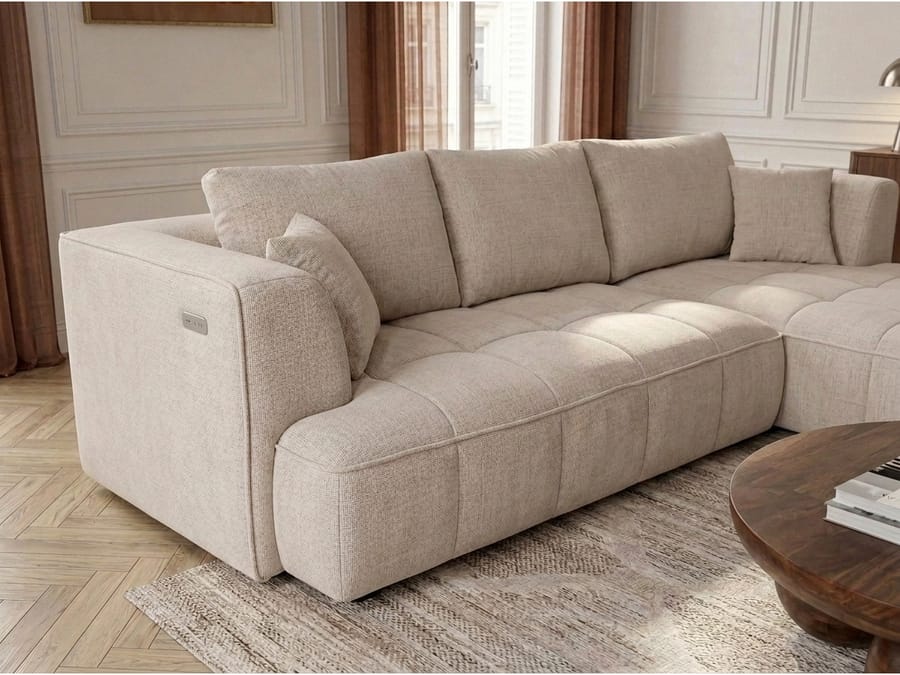 Canapé Clovis d'angle beige vue de côté avec parquet et table basse ronde