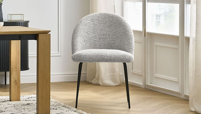 Chaise en m&eacute;tal et tissu