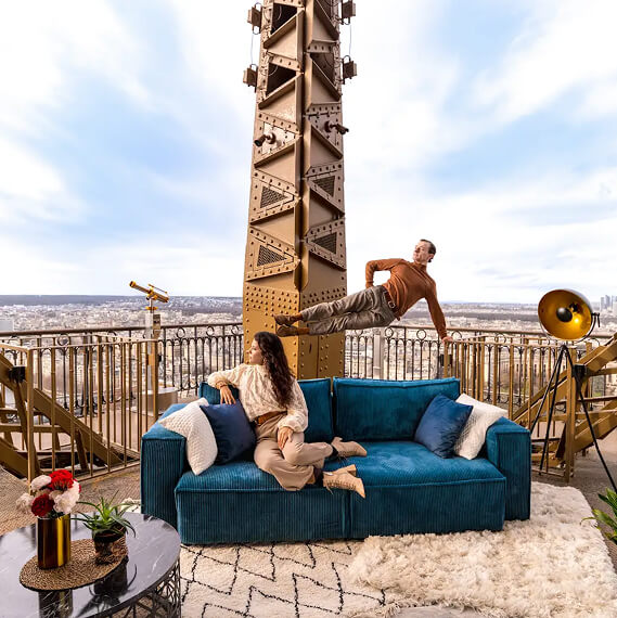 Canapé Bobochic mis en avant dans un décor avant-gardiste