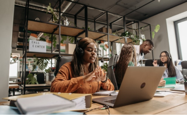 Service client répondant a un appel